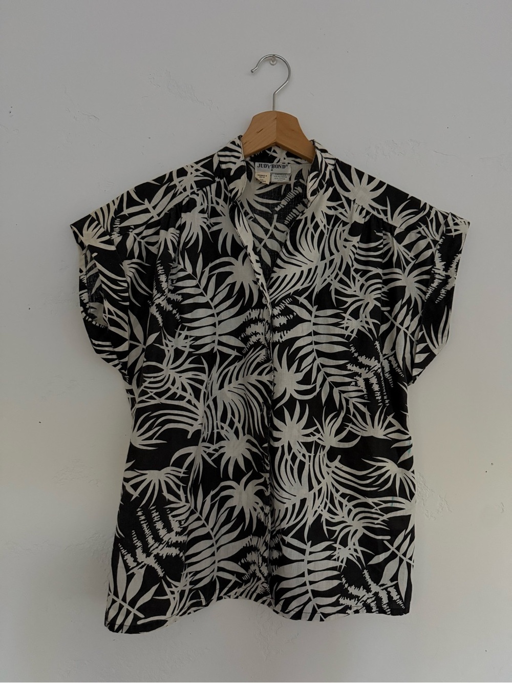 80s Judy Bond Black & White Tropical Print Short Sleeve Top